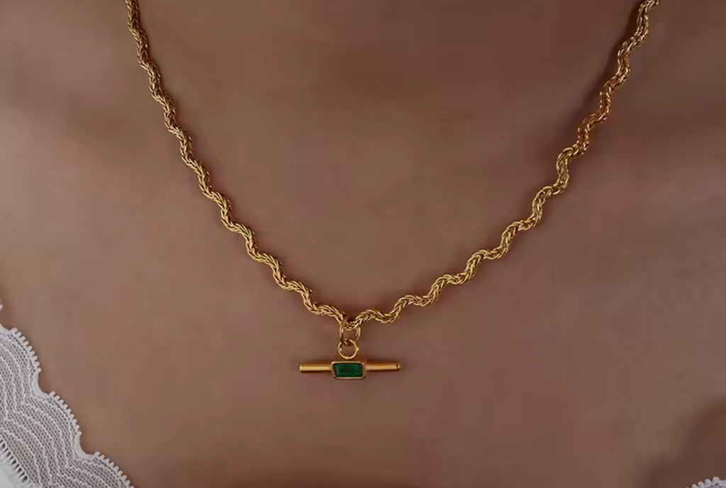 Emeralds waves necklace