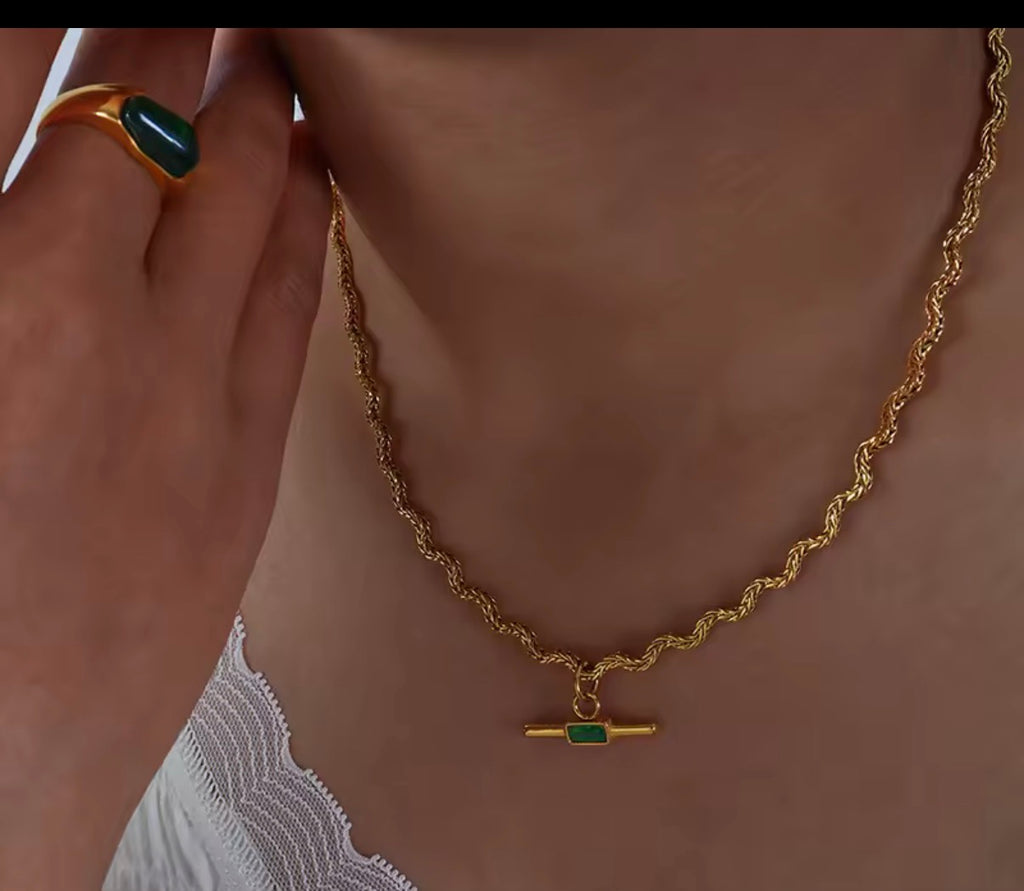 Emeralds waves necklace
