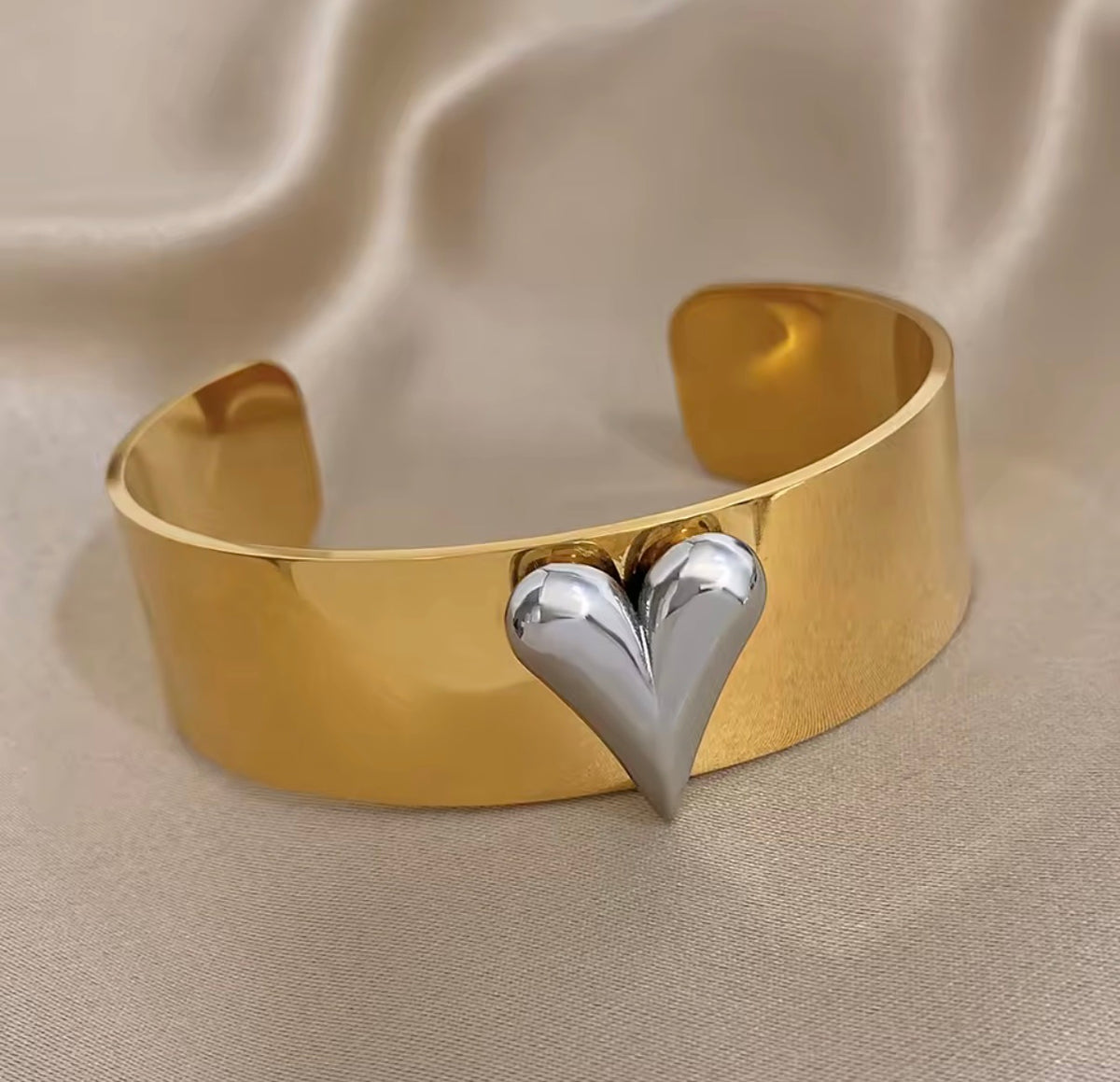 Promise of gold bangle