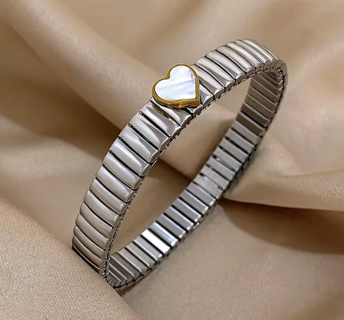 Elastic heart bracelet