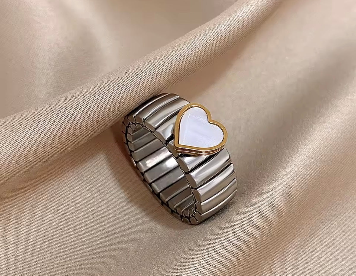 Elastic heart ring