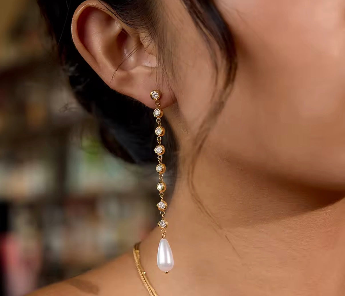 Pearl love earrings