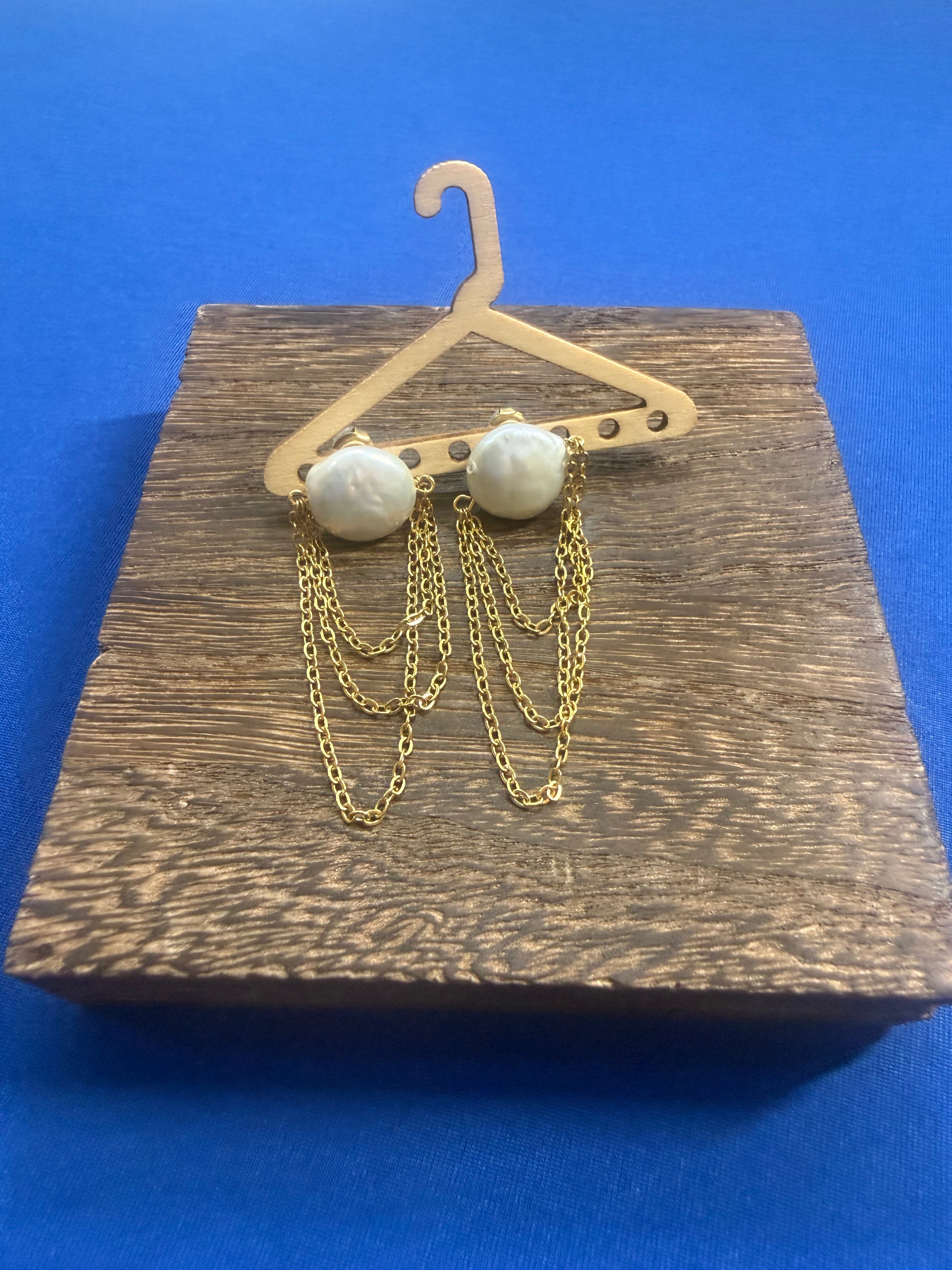 Drop pearls earrings